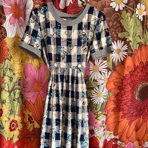 VINTAGE women’s size 2 dress